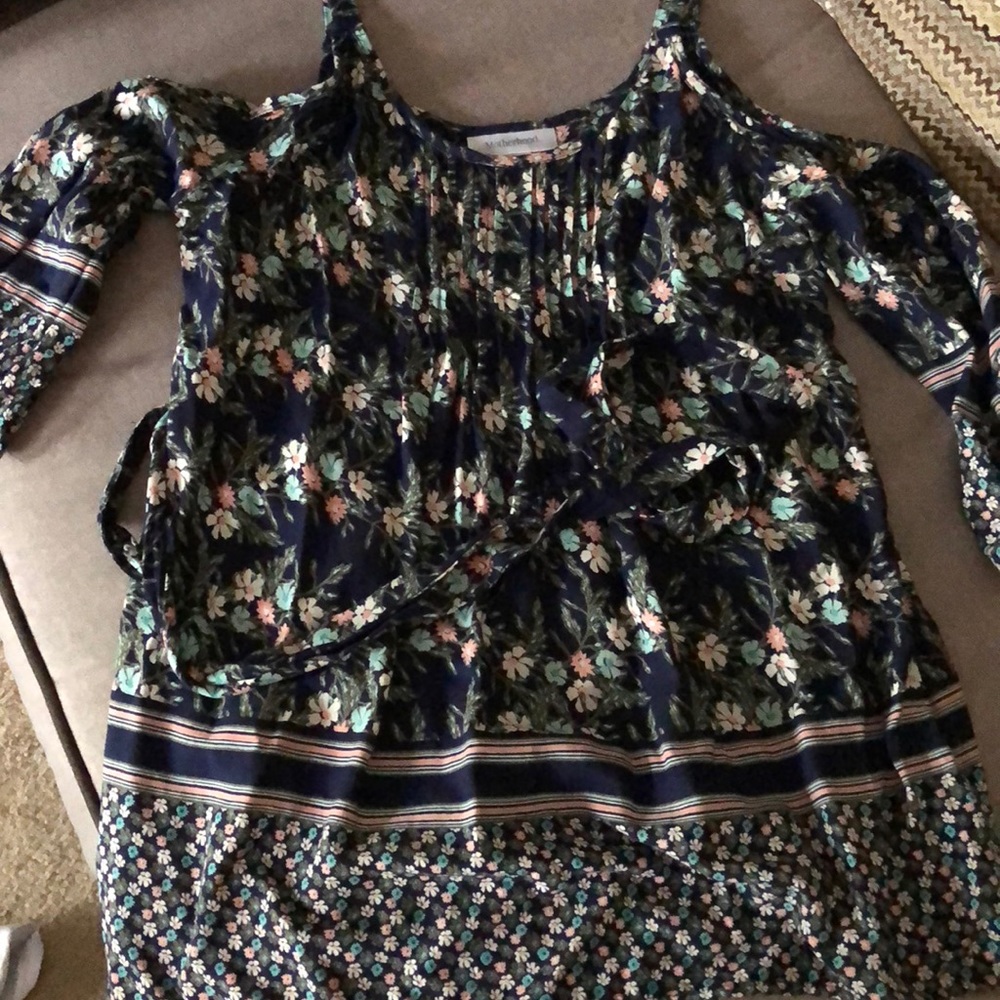 Cute open shoulder top!